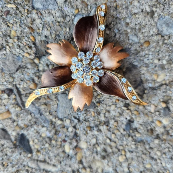 Vintage Flower Brooch - Picture 3 of 3